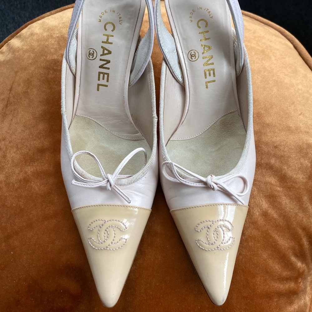 AUTHENTIC CHANEL Vintage Kitten Heels! Size 6!